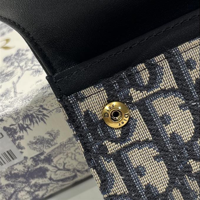 2025228Y 170P182140235